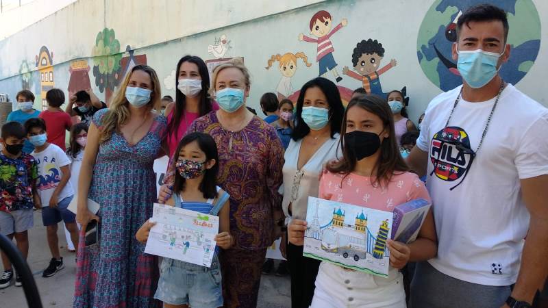 El colegio Algazara de Alhaurín de la Torre recibe dos premios individuales y uno colectivo por su apuesta por la seguridad vial