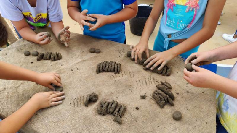 El CEIP Los Manantiales celebra el Día Mundial de la Biodiversidad con un taller de Bombas de Semillas