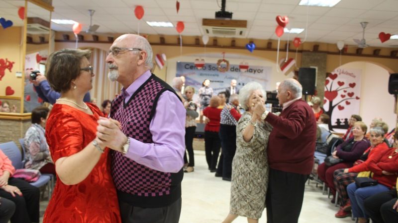 Los mayores de Alhaurín de la Torre se vuelcan con la fiesta de San Valentín