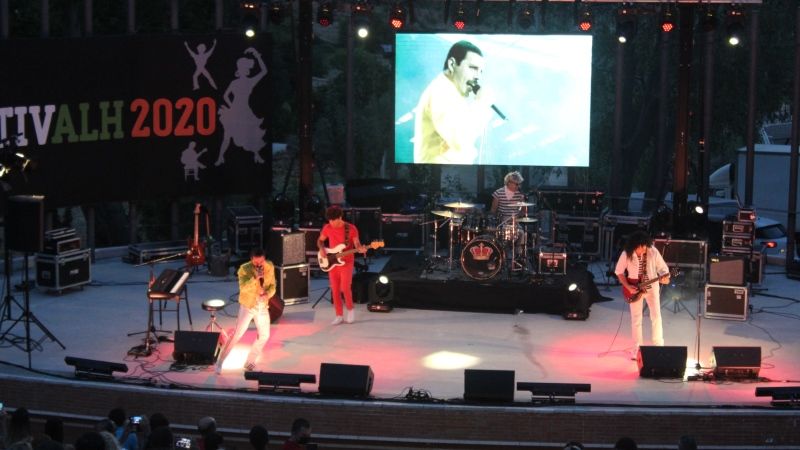 Alhaurín de la Torre vibra con el mejor tributo a Queen en un exitoso doble concierto