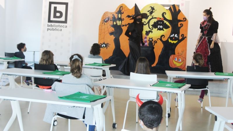 La Biblioteca celebró Halloween con un cuentacuentos y un taller de dibujo