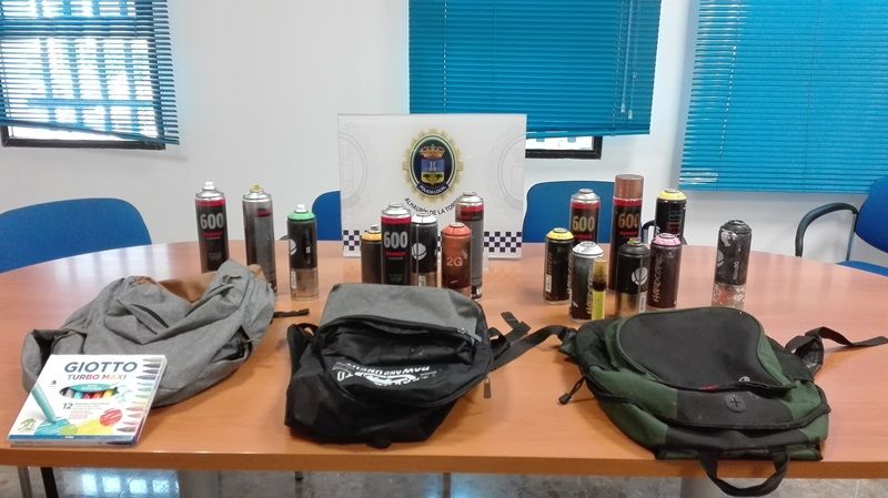 El Ayuntamiento sanciona con 601,01 euros a un joven por pintadas en la vía pública