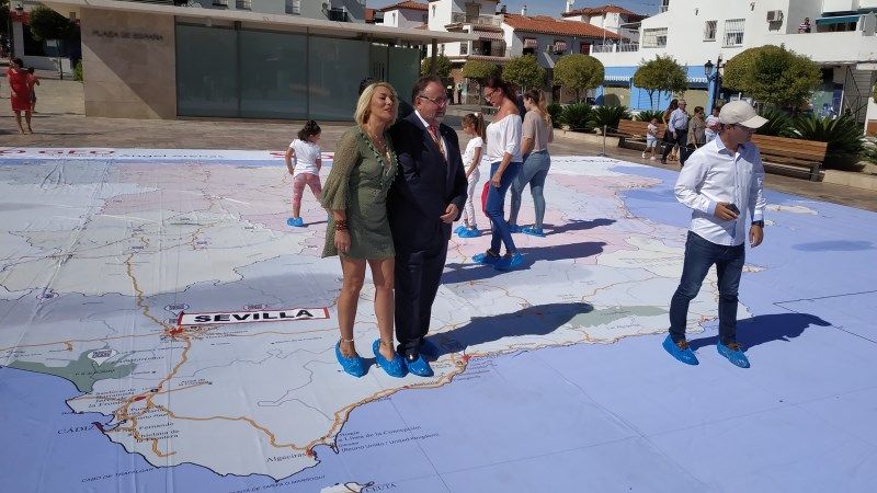Más de 400 personas participan en la actividad del mapa interactivo gigante de España