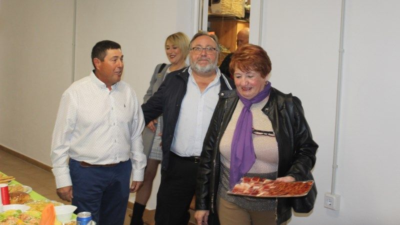 El alcalde acude al estreno de las nuevas instalaciones del Centro Social de Santa Amalia