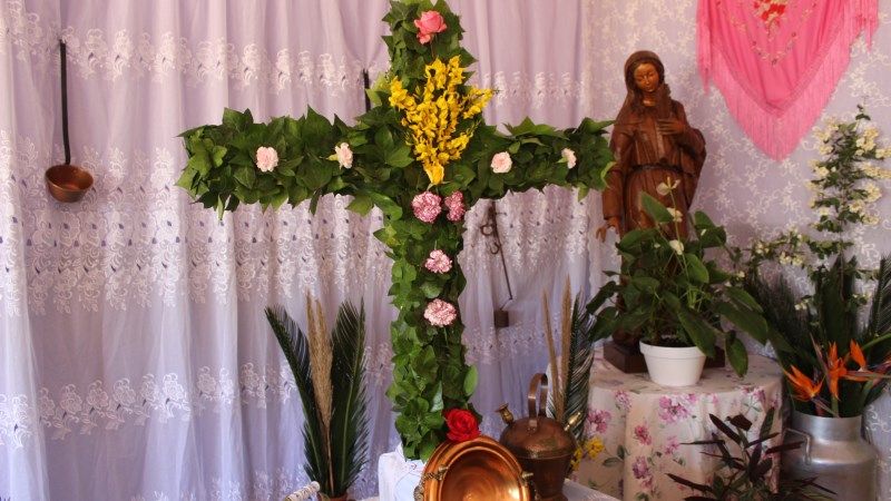 Santa Amalia celebra las Cruces de Mayo con un almuerzo vecinal