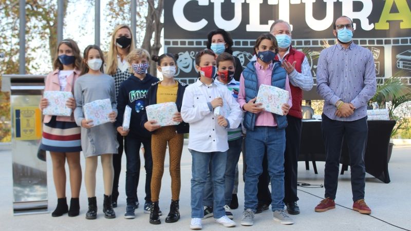 Entregados los premios a los ganadores del XXII Concurso Escolar de Postales Navideñas