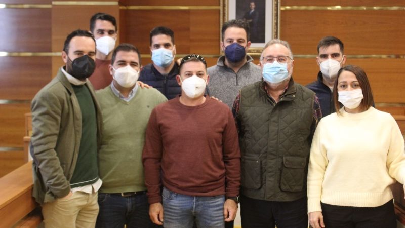 Formalizan sus contratos ocho empleados municipales como personal laboral fijo