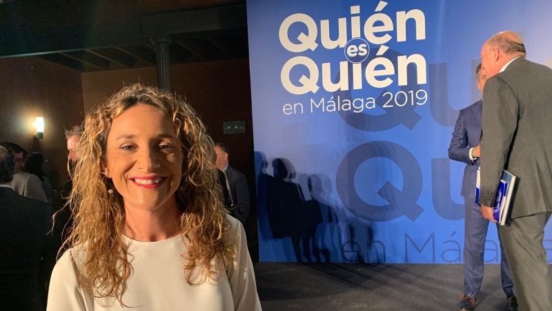 La concejala de Comercio acude a la gala de presentación de la guía 'Quién es Quién 2019'