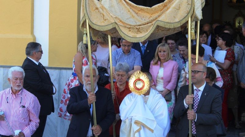 Alhaurín de la Torre se vuelca con la procesión del Corpus Christi