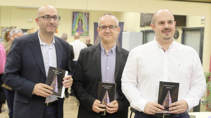 El escritor Miguel Ángel Jiménez presenta en Alhaurín de la Torre su libro 'Preferentes'
