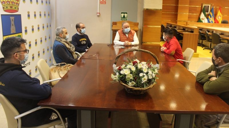 El alcalde aborda la inminente cuaresma y Semana Santa con las Asociaciones Luz y Ánimas y Jesús Caído
