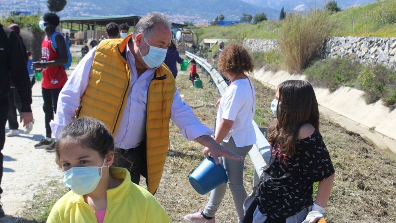 Más de 100 voluntarios se suman a la iniciativa de reforestación y recogida de residuos en Zapata