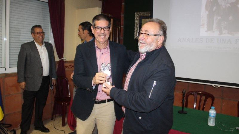 Una charla sobre la familia Garrido llena la Peña Zapata, en otro éxito del Plan de Dinamización de Barriadas