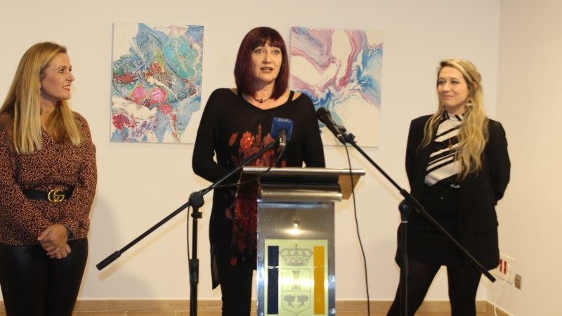 'Suspiros de agua', la audaz propuesta de pintura abstracta para generar emoción en el espectador