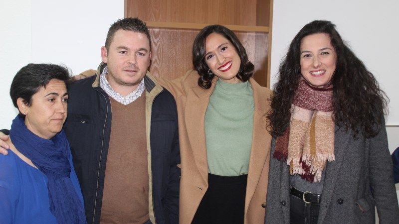 Art & Caína visita la sede social de Torrealquería para ofrecer una charla-concierto