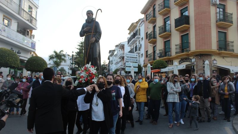 Vecinos y agricultores procesionan a San Francisco de Paula en rogativas de lluvia