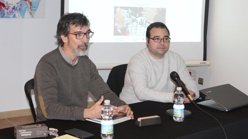 Una charla sobre ajedrez destaca la perspectiva social y terapéutica de su práctica