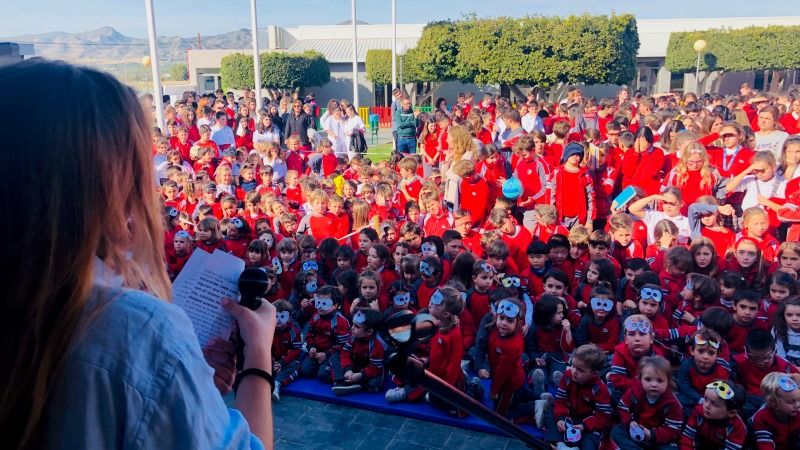 El Pinar reivindica un mundo libre de violencia en una gran Jornada de Convivencia Escolar