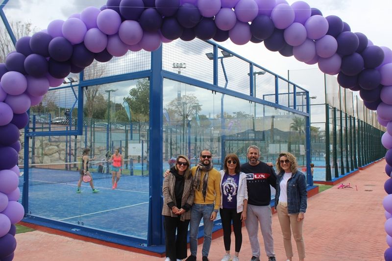 Las concejalas del equipo de gobierno visitan el evento 'pádel por la igualdad' en el complejo Francis Ceballos