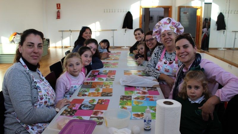 Celebrado el primer taller de Galletas Decoradas en La Platea
