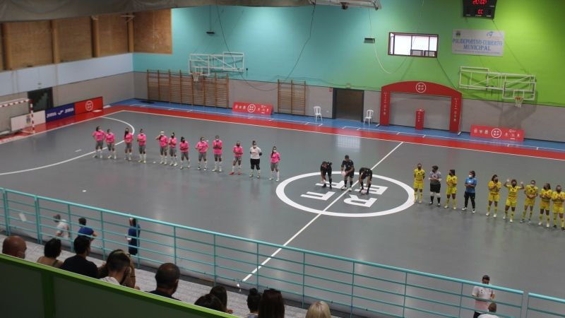 Un partido femenino se sumó a la fiesta del fútbol sala en Alhaurín de la Torre
