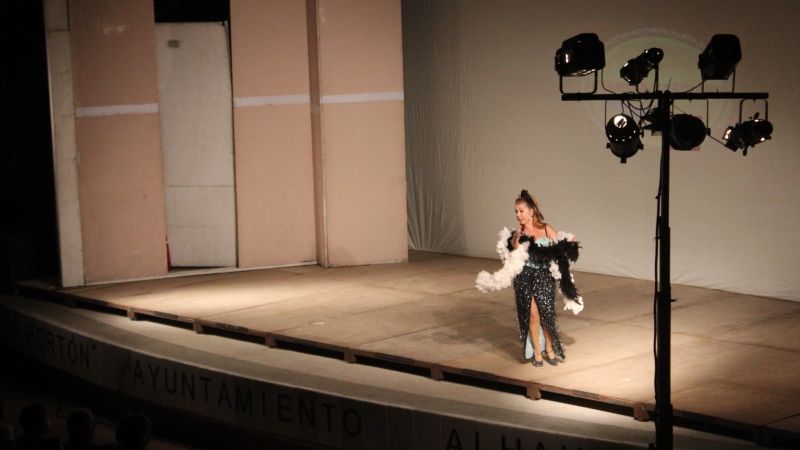 La tragicomedia ‘¡Ay, Carmela!’ conquista al público en la segunda velada del Portón del Teatro