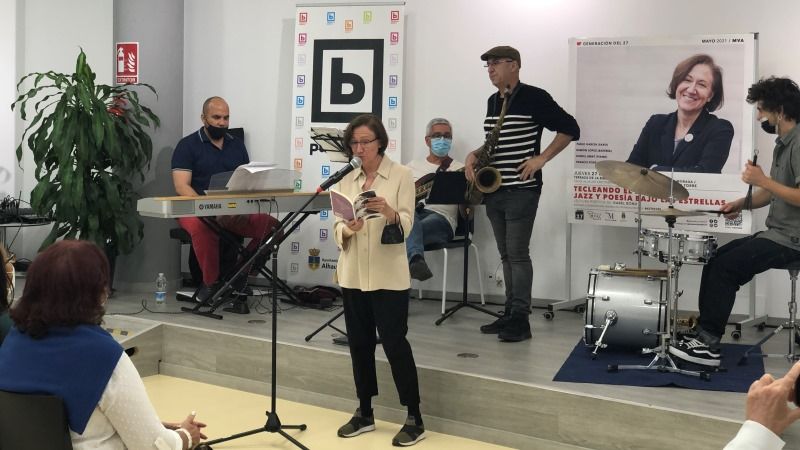 La malagueña Isabel Bono cautiva al público en un nuevo éxito del Ciclo ‘Tecleando el Misterio’