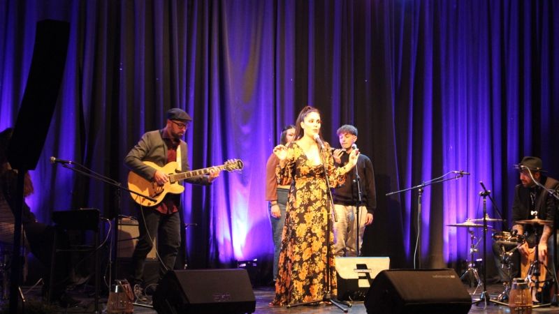 El grupo Calma emociona al público en un brillante concierto en Alhaurín de la Torre