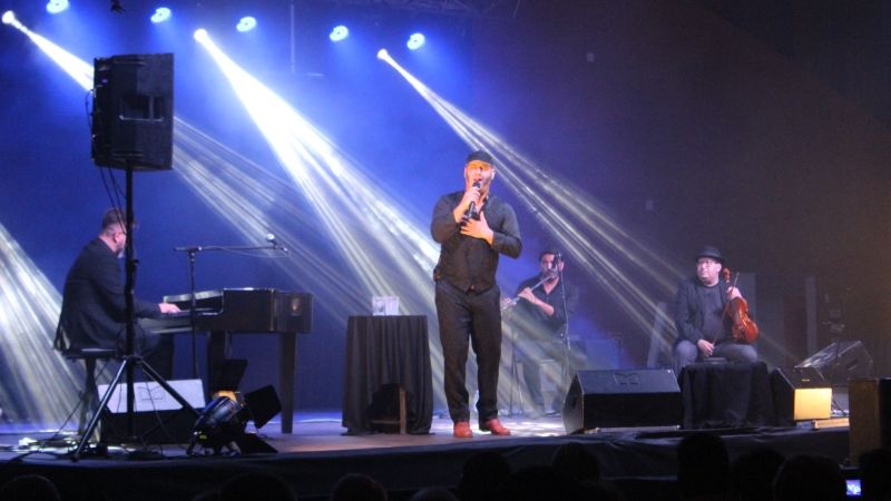 Paco Candela entusiasma a sus seguidores en el concierto de cierre del programa Estivalh