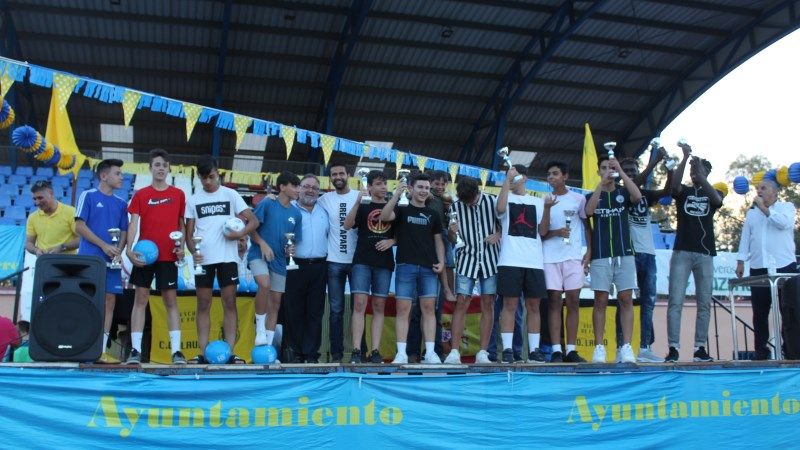 La escuela del C. D. Lauro celebró su fiesta de fin de temporada en El Pinar