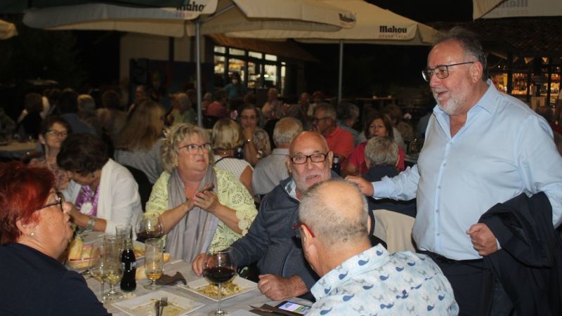 Los mayores de Alhaurín de la Torre viven una velada inolvidable en el restaurante de la tirolina