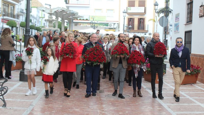 Nutrida representación institucional y social en la ofrenda floral a San Sebastián