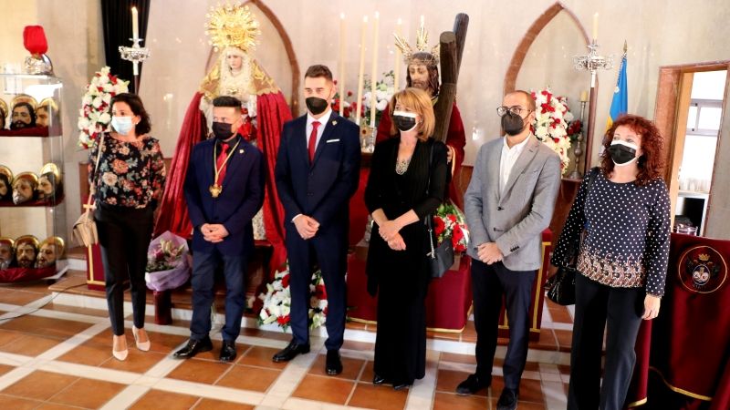 Recogimiento y sencillez en el acto de veneración de la Virgen de la Amargura y de Nuestro Padre Jesús Caído