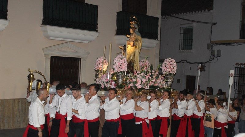 La procesión de la Virgen del Carmen puso el broche de oro a las fiestas del Barrio Viejo