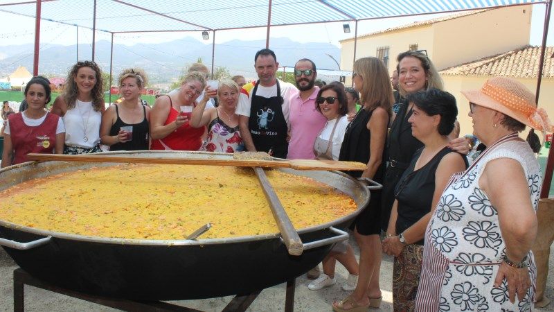 Una gran paella popular para despedir las fiestas de Torrealquería en honor a la Virgen del Carmen
