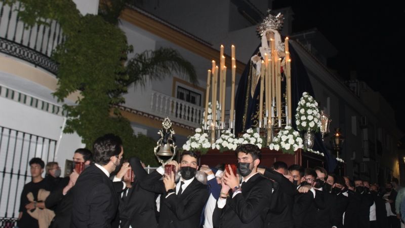Emotivo e íntimo rosario vespertino de María Santísima del Dulce Nombre por las calles de Carranque