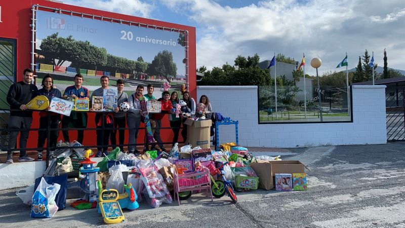 El Pinar donan más de medio millar de juguetes y elementos de material deportivo a colectivos y ong’s malagueñas
