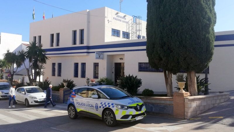 La Policía Local detiene a un individuo por intento de robo en el interior de un vehículo