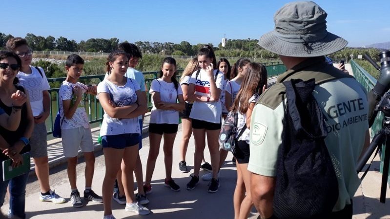 Jóvenes del IES Gerald Brenan disfrutaron de una visita a la desembocadura del Guadalhorce