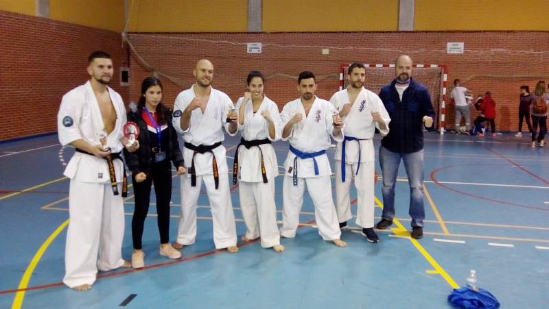El Sakura Dojo consigue 8 podios en el Campeonato Kyokushin de Andalucía de Kárate