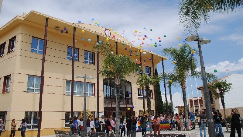 La comunidad social y educativa respalda el Día Internacional contra la LGBTIFobia en Alhaurín