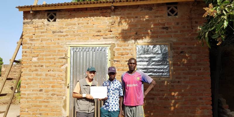 Eo, Eo y donantes privados ayudan a reconstruir dos viviendas para jóvenes huérfanos en la República del Chad