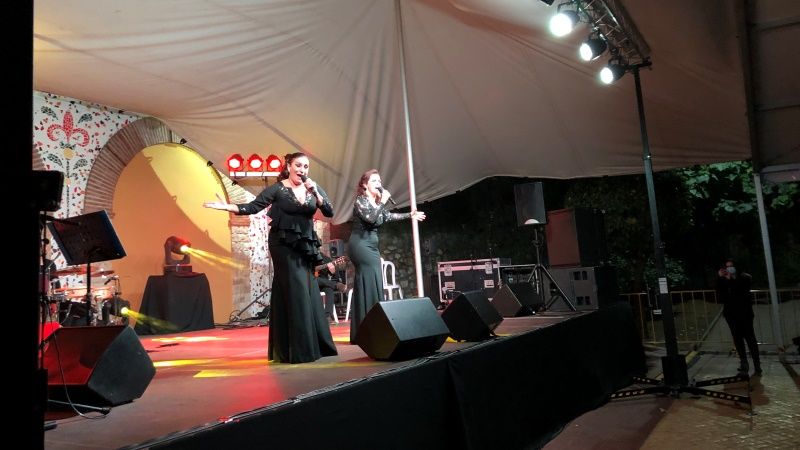 Manuel de Curra y Las Carlotas ofrecen una inigualable fiesta flamenca en el parque
