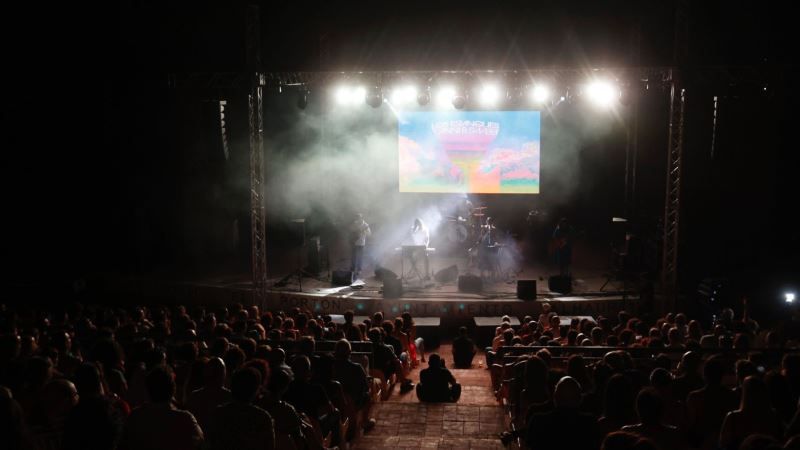 Los Estanques, Anni B Sweet y Temples abren con fuerza el III Ciclo Alhautor en El Portón