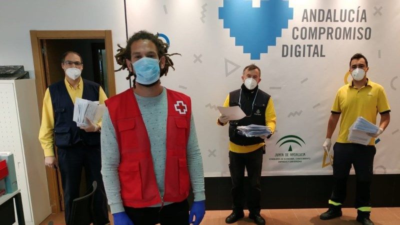 Correos ayuda a familias con necesidades en Torremolinos, Archidona y Málaga