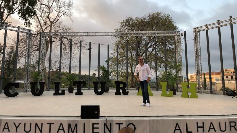 Manolo Morera se toma con humor el duro 2020 en un desternillante espectáculo en El Portón
