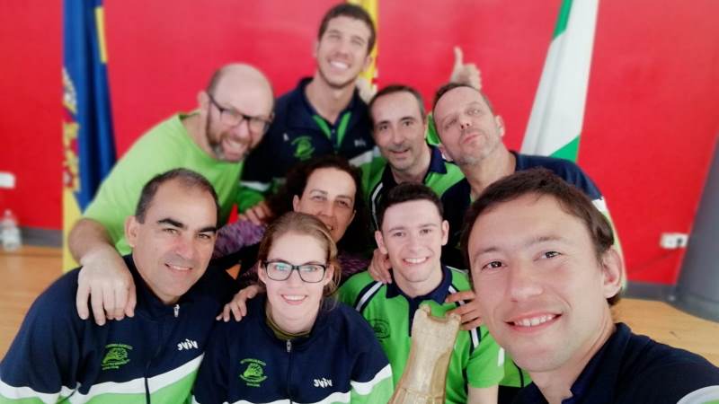 El mayor premio del Encuentro La Torre del Bádminton para Veteranos es tenerlo en casa