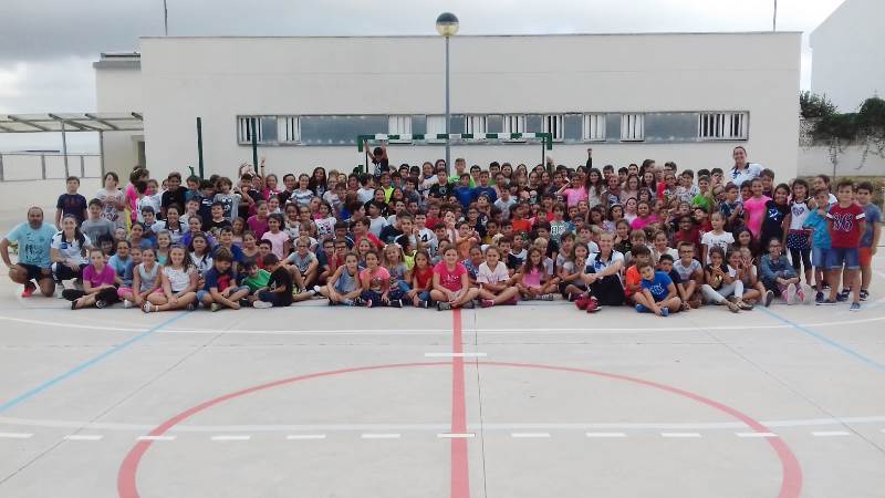 La Escuela de Balonmano de Alhaurín de la Torre visita los colegios del municipio