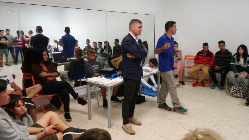 El Ayuntamiento y Eo, Eo enseñan a los jóvenes el valor del voluntariado
