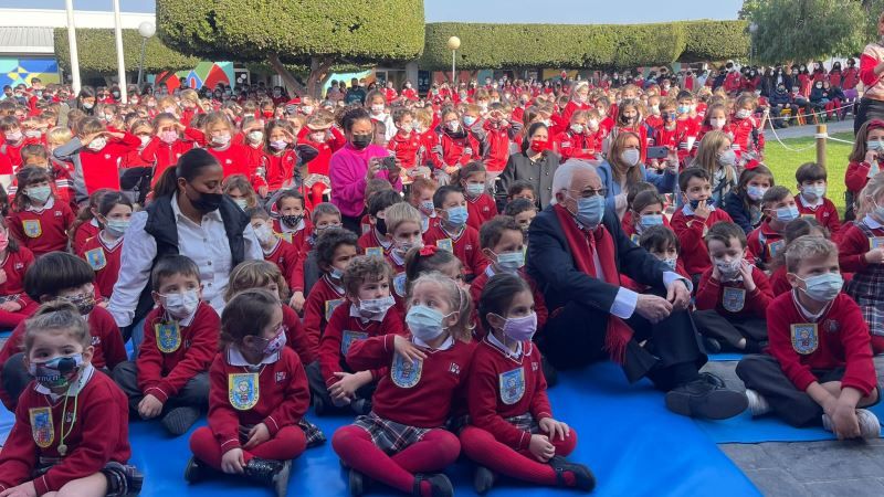 El Padre Ángel hace campaña por los mayores en una jornada dedicada a la paz en el Colegio El Pinar